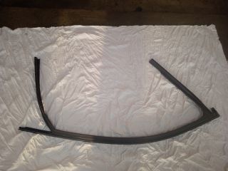 bontott AUDI A4 B9 Bal első Ablakvezető Gumi