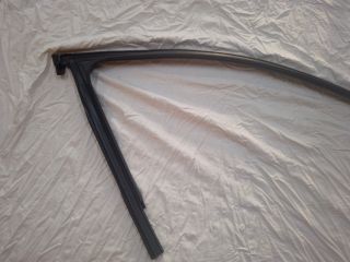 bontott AUDI A4 B9 Bal első Ablakvezető Gumi