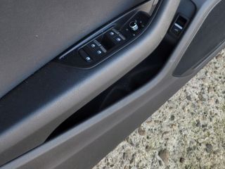 bontott AUDI A4 B9 Bal első Ajtó Kárpit