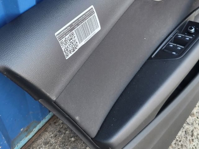 bontott AUDI A4 B9 Bal első Ajtó Kárpit