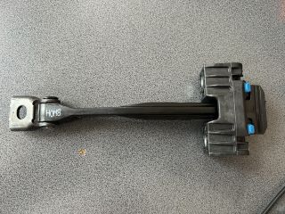 bontott AUDI A4 B9 Bal első Ajtóhatároló