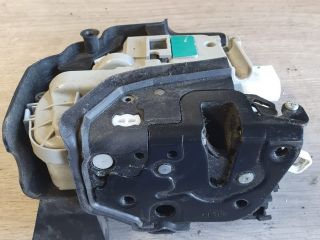 bontott AUDI A4 B9 Bal első Ajtózár