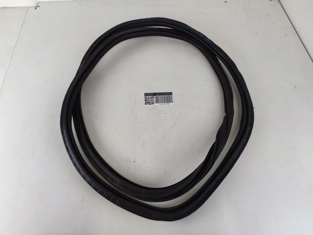 bontott AUDI A4 B9 Bal első Gumikéder