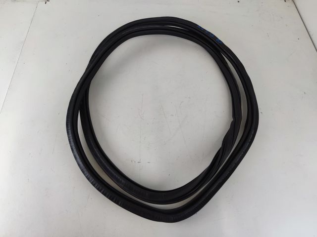 bontott AUDI A4 B9 Bal első Gumikéder