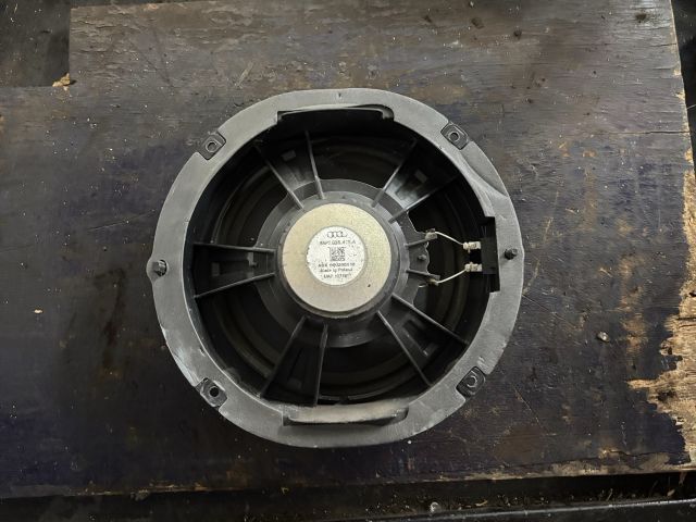 bontott AUDI A4 B9 Bal első Hangszóró