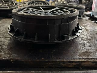bontott AUDI A4 B9 Bal első Hangszóró