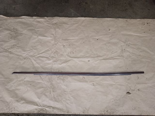 bontott AUDI A4 B9 Bal első Vízlehúzó Gumicsík