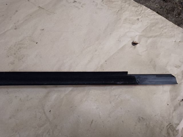 bontott AUDI A4 B9 Bal első Vízlehúzó Gumicsík