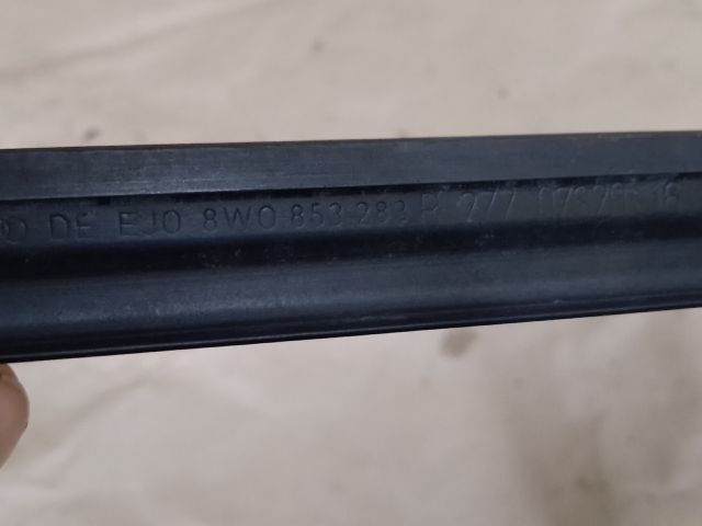 bontott AUDI A4 B9 Bal első Vízlehúzó Gumicsík