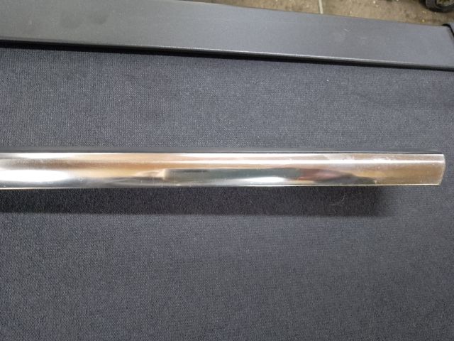 bontott AUDI A4 B9 Bal első Vízlehúzó Gumicsík