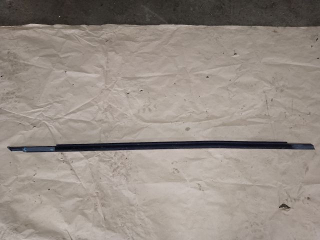 bontott AUDI A4 B9 Bal első Vízlehúzó Gumicsík