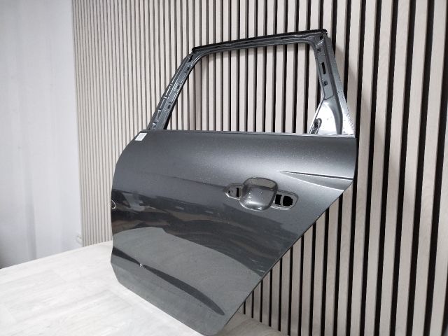 bontott AUDI A4 B9 Bal hátsó Ajtó (Üres lemez)