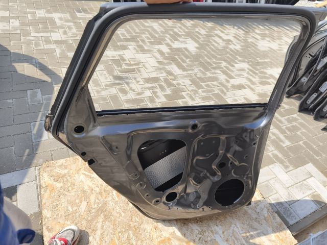 bontott AUDI A4 B9 Bal hátsó Ajtó (Üres lemez)