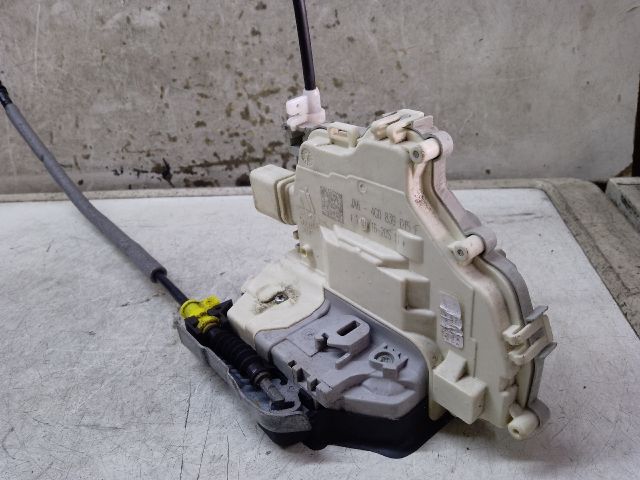 bontott AUDI A4 B9 Bal hátsó Ajtózár