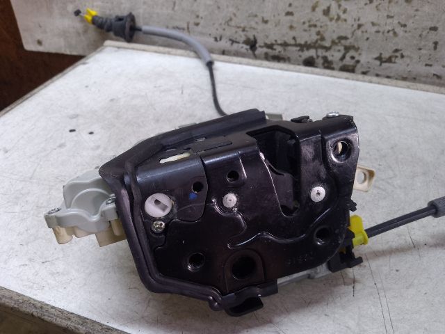 bontott AUDI A4 B9 Bal hátsó Ajtózár