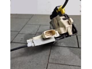 bontott AUDI A4 B9 Bal hátsó Ajtózár