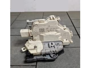 bontott AUDI A4 B9 Bal hátsó Ajtózár