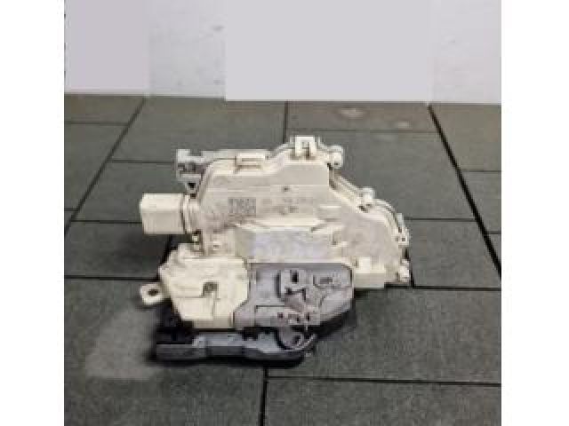 bontott AUDI A4 B9 Bal hátsó Ajtózár