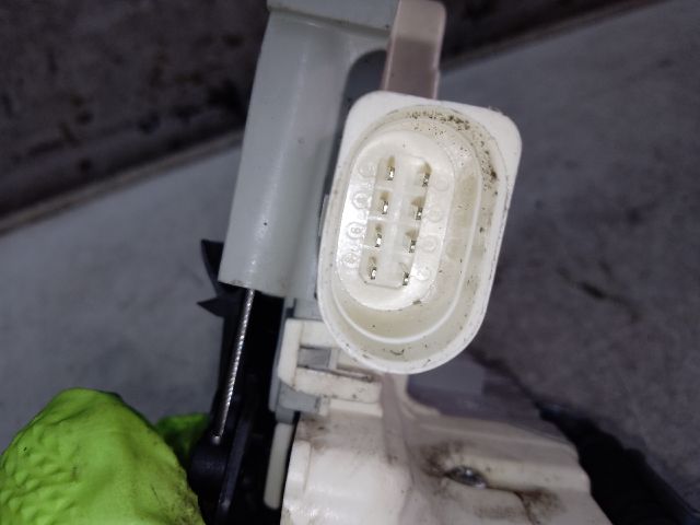 bontott AUDI A4 B9 Bal hátsó Ajtózár