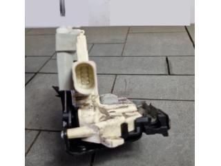 bontott AUDI A4 B9 Bal hátsó Ajtózár