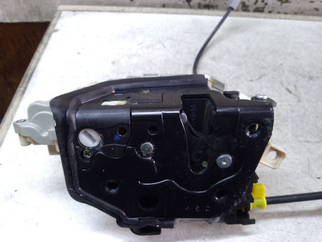 bontott AUDI A4 B9 Bal hátsó Ajtózár