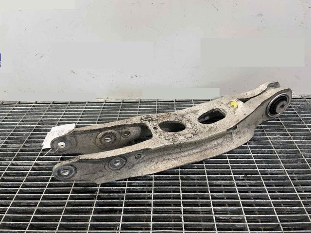 bontott AUDI A4 B9 Bal hátsó Alsó Lengőkar