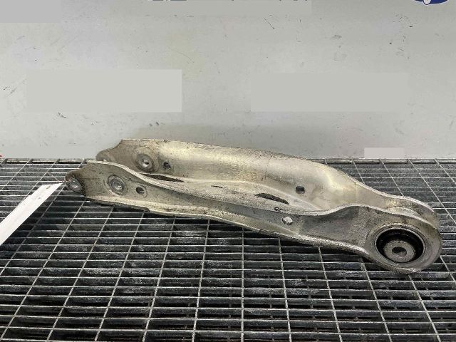 bontott AUDI A4 B9 Bal hátsó Alsó Lengőkar