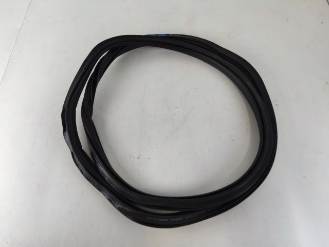 bontott AUDI A4 B9 Bal hátsó Gumikéder