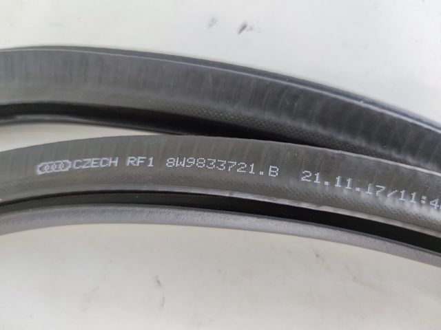 bontott AUDI A4 B9 Bal hátsó Gumikéder