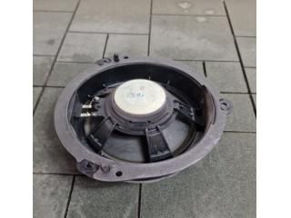 bontott AUDI A4 B9 Bal hátsó Hangszóró