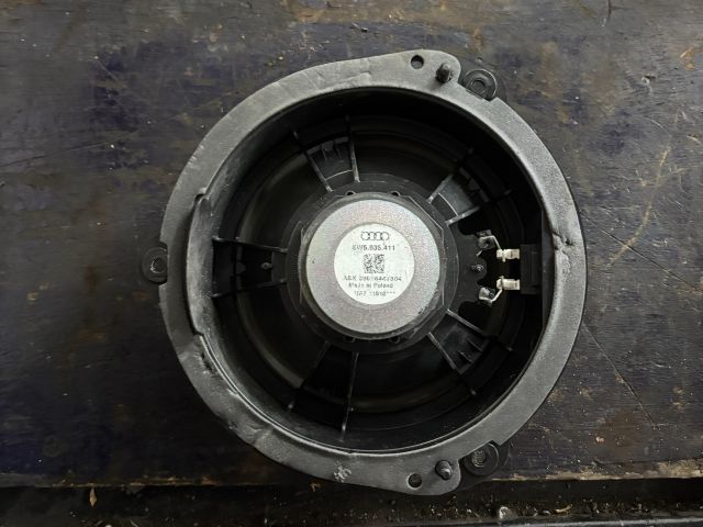 bontott AUDI A4 B9 Bal hátsó Hangszóró