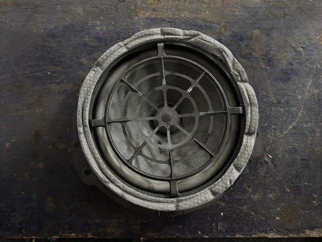 bontott AUDI A4 B9 Bal hátsó Hangszóró