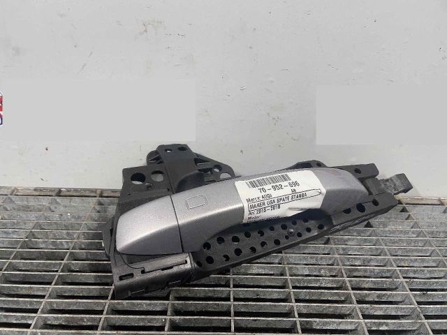 bontott AUDI A4 B9 Bal hátsó Külső Kilincs