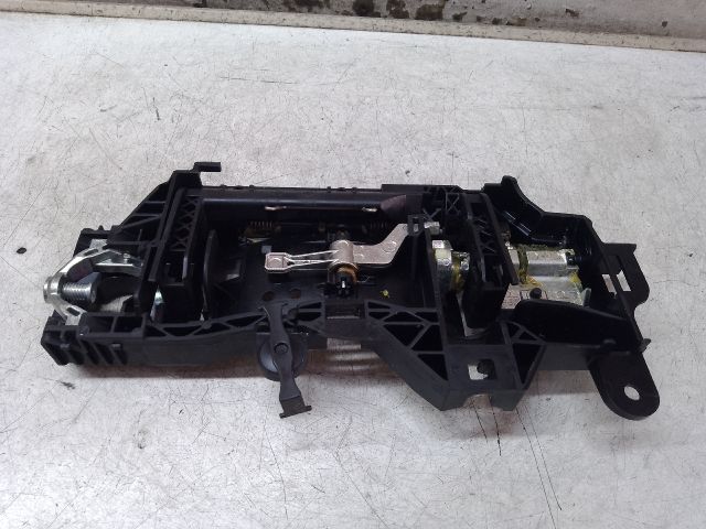 bontott AUDI A4 B9 Bal hátsó Külső Kilincsfészek