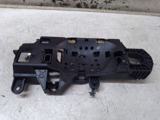 bontott AUDI A4 B9 Bal hátsó Külső Kilincsfészek