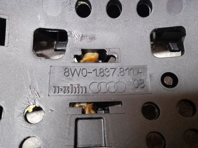 bontott AUDI A4 B9 Bal hátsó Külső Kilincsfészek