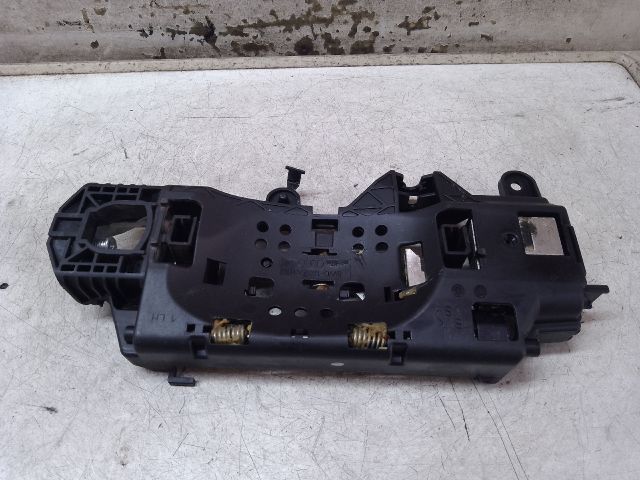 bontott AUDI A4 B9 Bal hátsó Külső Kilincsfészek