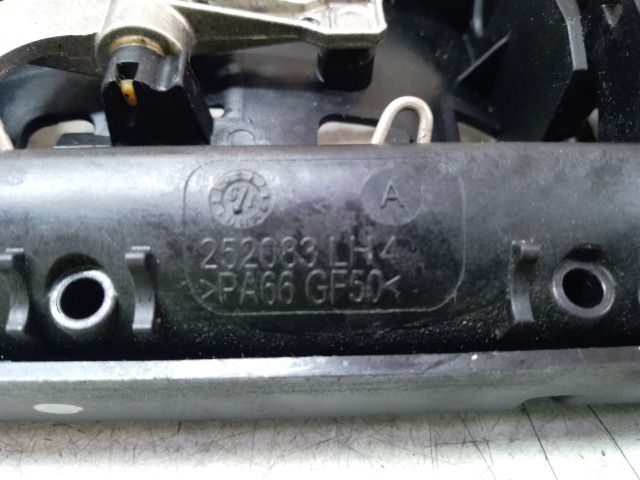 bontott AUDI A4 B9 Bal hátsó Külső Kilincsfészek