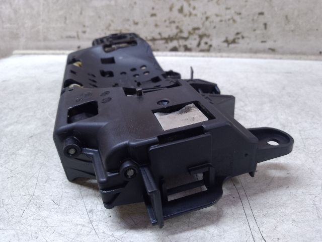 bontott AUDI A4 B9 Bal hátsó Külső Kilincsfészek