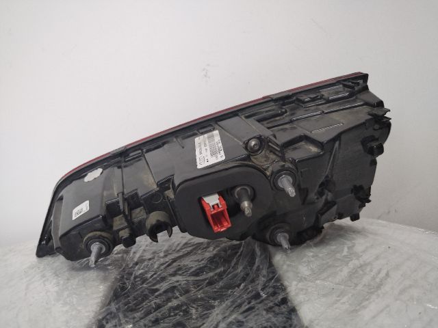 bontott AUDI A4 B9 Bal Hátsó Lámpa