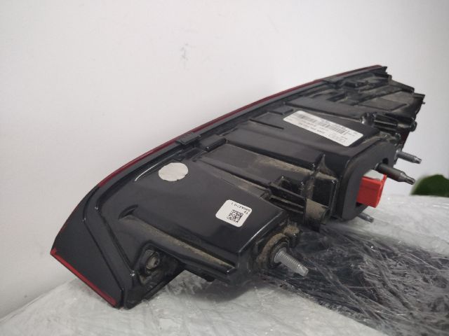 bontott AUDI A4 B9 Bal Hátsó Lámpa