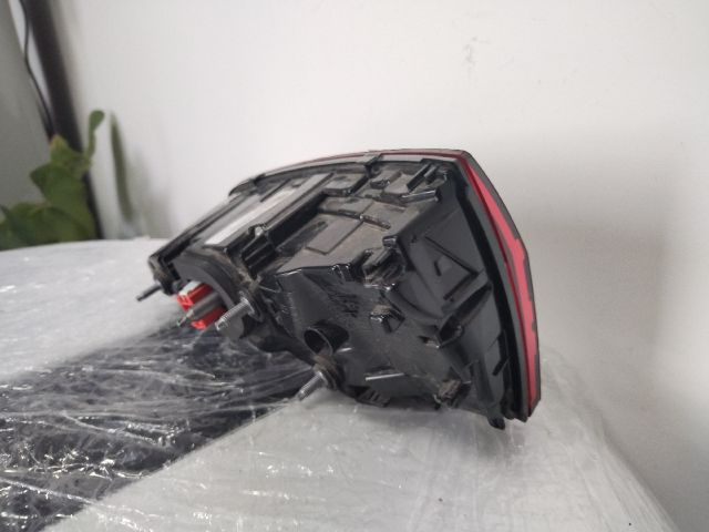 bontott AUDI A4 B9 Bal Hátsó Lámpa