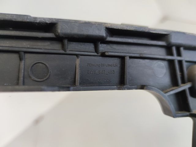 bontott AUDI A4 B9 Bal hátsó Lökhárító Tartó (Műanyag)