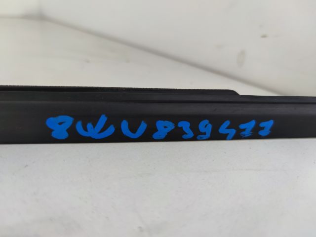 bontott AUDI A4 B9 Bal hátsó Vízlehúzó Gumicsík