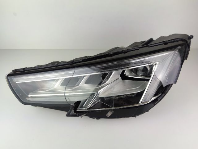 bontott AUDI A4 B9 Bal Ledes Fényszóró