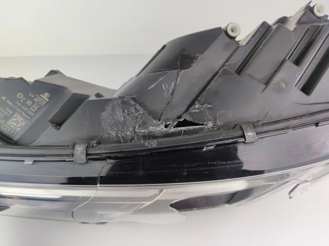 bontott AUDI A4 B9 Bal Ledes Fényszóró