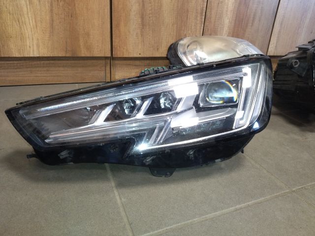 bontott AUDI A4 B9 Bal Ledes Fényszóró