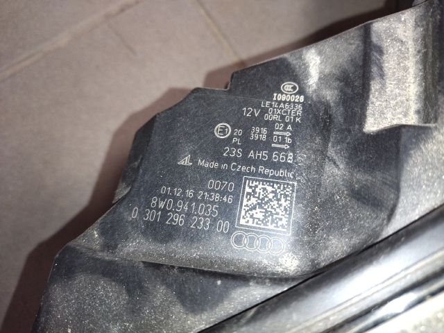 bontott AUDI A4 B9 Bal Ledes Fényszóró