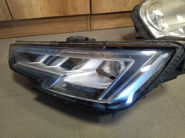 bontott AUDI A4 B9 Bal Ledes Fényszóró