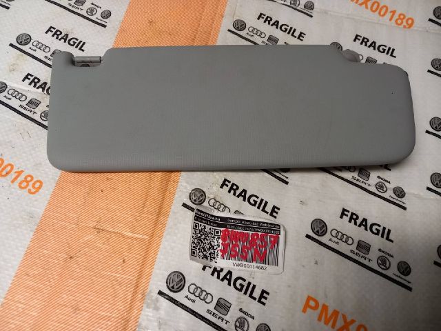 bontott AUDI A4 B9 Bal Napellenző